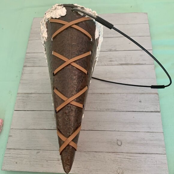 Vintage Rustic Christmas Metal Wall Door Hanging Basket XMAS Tree Snow Leather - Picture 2 of 16